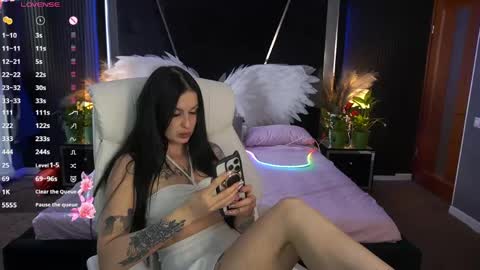 Snapshot of amberdismond chatting on 05-20-26, 05:57 Anna online show from 05-20-26, 05:57
