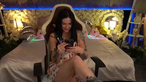 Snapshot of amberdismond chatting on 06-04-26, 12:55 Anna online show from 06-04-26, 12:55