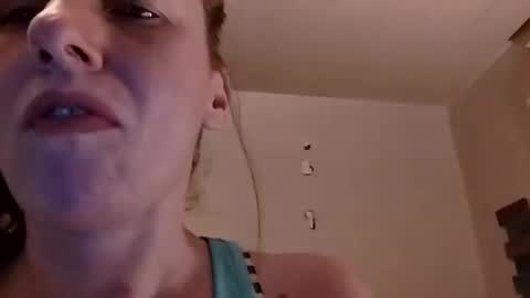 Snapshot of amberjohnson1387 chatting on 09-29-25, 08:35 amberjohnson1387 online show from 09-29-25, 08:35