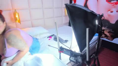 Amber .. online show from 04-06-26, 07:04