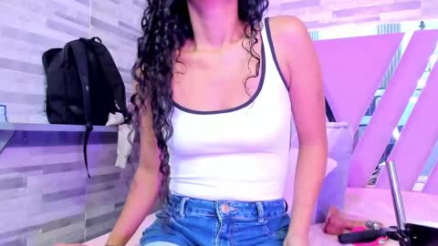 Snapshot of amberr_sweett chatting on 04-19-26, 05:56 Amber online show from 04-19-26, 05:56