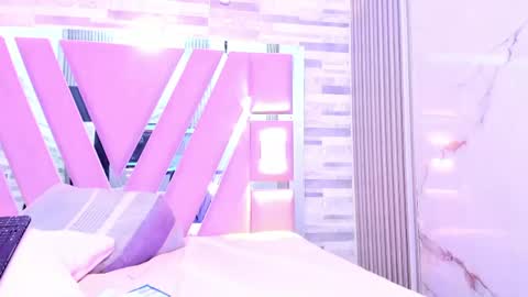 Snapshot of amberr_sweett chatting on 04-22-26, 07:15 Amber online show from 04-22-26, 07:15
