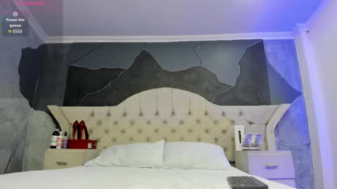 Snapshot of amberrgrey_ chatting on 09-13-25, 01:00 Amber Grey online show from 09-13-25, 01:00