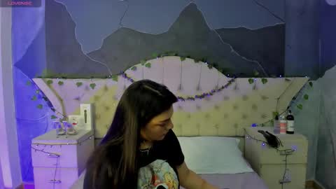 Snapshot of amberrgrey_ chatting on 11-19-25, 06:52 Amber Grey online show from 11-19-25, 06:52