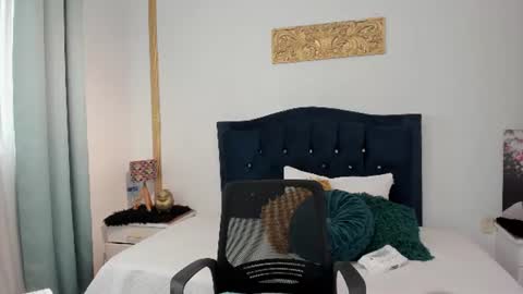 Amber  online show from 06-18-26, 07:07