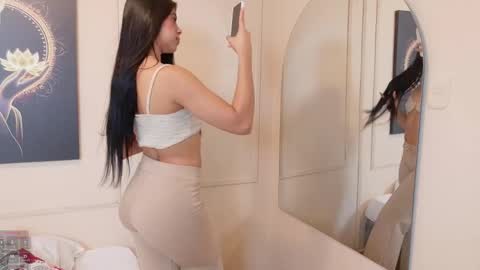 Snapshot of ambersfoxx chatting on 11-26-25, 01:45 ambers online show from 11-26-25, 01:45