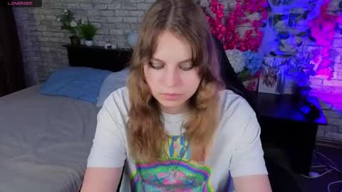 Snapshot of amechan chatting on 11-01-25, 01:02 Ame online show from 11-01-25, 01:02