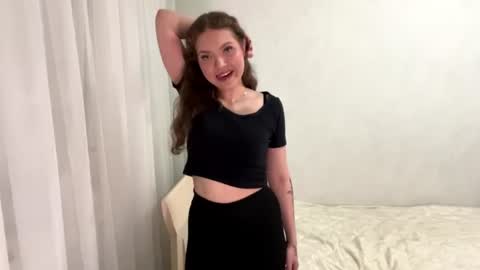 Snapshot of ameeteuscher chatting on 06-15-26, 05:04 Mia online show from 06-15-26, 05:04