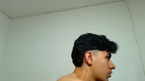 Snapshot of ameli_and_lucas chatting on 01-21-25, 03:26 Amelia Lucas online show from 01-21-25, 03:26