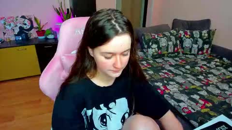 Snapshot of ameli_moon chatting on 11-15-25, 12:23 Eileen online show from 11-15-25, 12:23