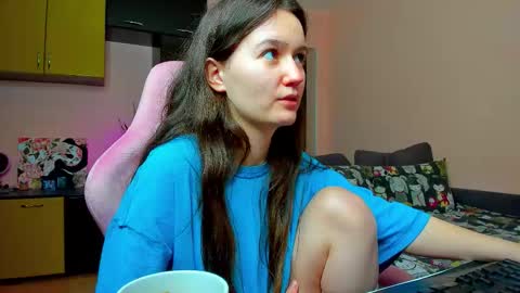 Snapshot of ameli_moon chatting on 11-28-25, 05:37 Eileen online show from 11-28-25, 05:37