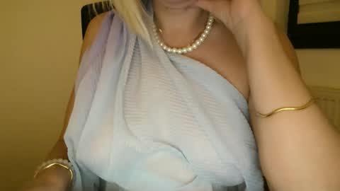 Beatrice online show from 11-23-25, 06:30