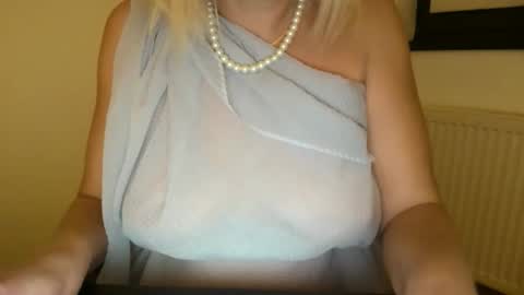 Beatrice online show from 11-26-25, 04:30