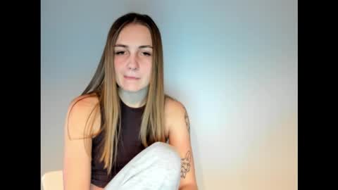 amelia_gold9 online show from 10-16-25, 01:23