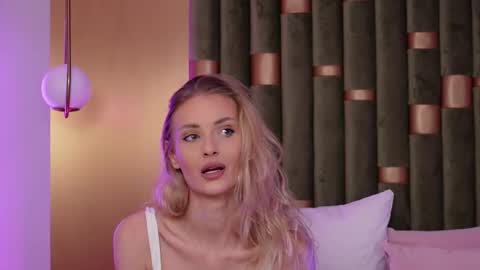 Amelia online show from 12-03-25, 08:56