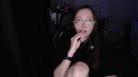 Snapshot of ameliakamishiro chatting on 12-14-25, 06:45 Amelia online show from 12-14-25, 06:45