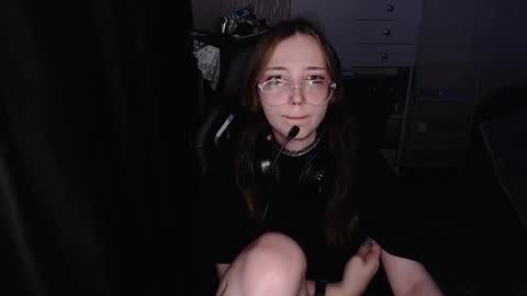 Snapshot of ameliakamishiro chatting on 12-18-25, 04:24 Amelia online show from 12-18-25, 04:24