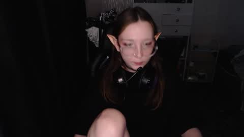 Amelia online show from 12-21-25, 09:44