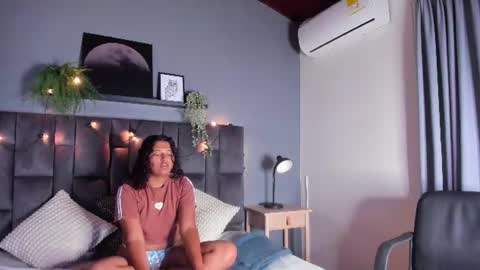 Snapshot of amelialaurent_ chatting on 06-14-26, 11:45 amelialaurent_ online show from 06-14-26, 11:45
