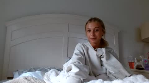 Snapshot of amelialombardi chatting on 06-11-26, 11:03 Amelia Lombardi online show from 06-11-26, 11:03