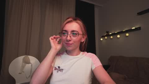 Snapshot of ameliamber0 chatting on 12-16-24, 04:49 Amelia online show from 12-16-24, 04:49