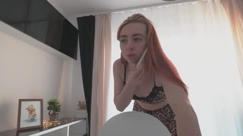 Snapshot of ameliamber0 chatting on 02-05-25, 02:26 Amelia online show from 02-05-25, 02:26