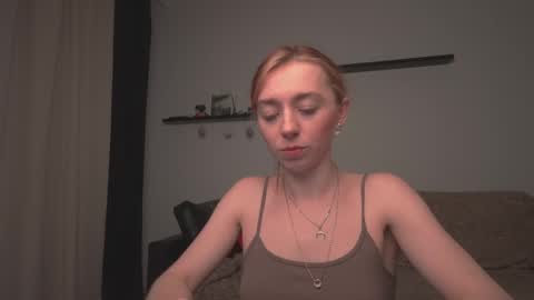 Snapshot of ameliamber0 chatting on 02-24-25, 04:15 Amelia online show from 02-24-25, 04:15