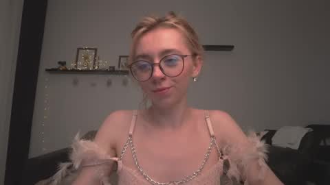 Snapshot of ameliamber0 chatting on 03-09-25, 06:21 Amelia online show from 03-09-25, 06:21