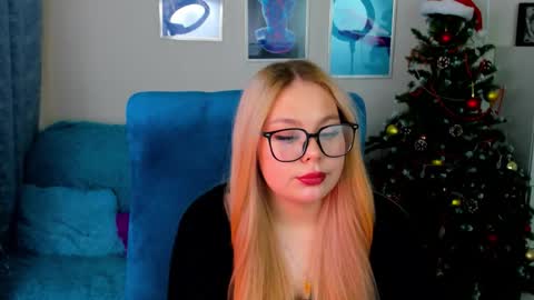 Snapshot of ameliamerris chatting on 03-10-26, 12:43 Amelia online show from 03-10-26, 12:43