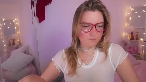 Snapshot of ameliasweety69 chatting on 02-23-25, 07:38 Amelia online show from 02-23-25, 07:38