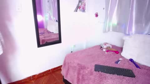 Snapshot of amelie01bronw chatting on 12-10-24, 08:16 amelie brown online show from 12-10-24, 08:16