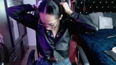 amelie__martinez online show from 11-17-25, 10:59