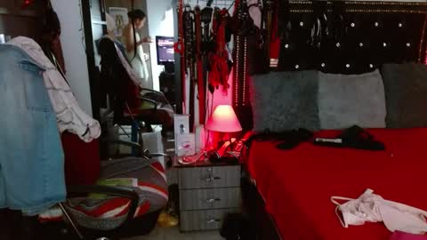 Snapshot of amelie__martinez chatting on 02-27-26, 10:26 amelie__martinez online show from 02-27-26, 10:26