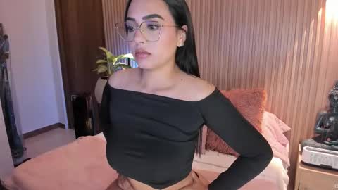 Amelie online show from 03-26-26, 02:06