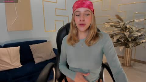 Snapshot of ameliegraham chatting on 12-28-24, 11:19 Amelie Graham online show from 12-28-24, 11:19