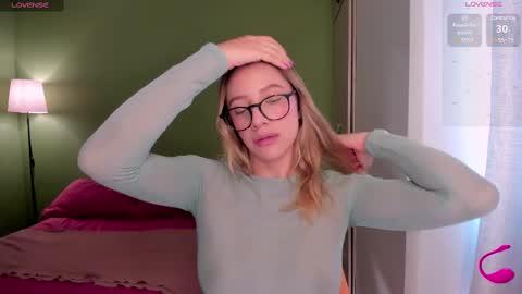 Snapshot of ameliegraham chatting on 03-05-25, 07:06 Amelie Graham online show from 03-05-25, 07:06