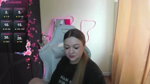 Snapshot of ameliepeach chatting on 04-06-26, 04:57 Amelie online show from 04-06-26, 04:57