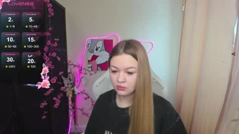 Snapshot of ameliepeach chatting on 04-07-26, 01:28 Amelie online show from 04-07-26, 01:28