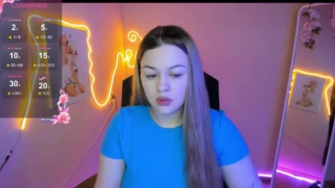 Snapshot of ameliepeach chatting on 04-08-26, 01:00 Amelie online show from 04-08-26, 01:00