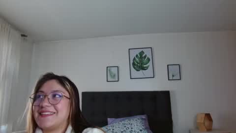 Snapshot of amelierose1 chatting on 07-10-26, 01:25 Amelie online show from 07-10-26, 01:25
