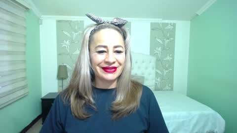 Snapshot of amell_thomson chatting on 12-11-24, 11:08 Amell Thomson online show from 12-11-24, 11:08