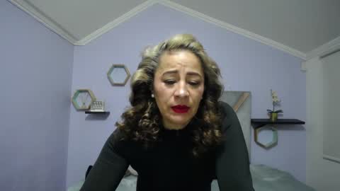 Snapshot of amell_thomson chatting on 12-19-24, 11:07 Amell Thomson online show from 12-19-24, 11:07