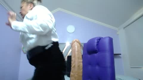 Snapshot of amell_thomson chatting on 12-30-24, 02:30 Amell Thomson online show from 12-30-24, 02:30