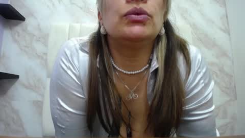 Snapshot of amell_thomson chatting on 01-11-25, 05:18 Amell Thomson online show from 01-11-25, 05:18