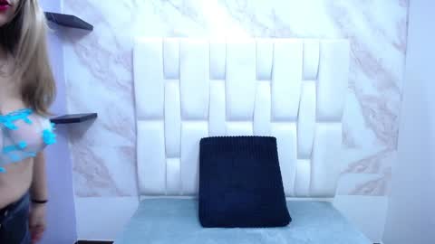 Snapshot of amell_thomson chatting on 01-12-25, 11:17 Amell Thomson online show from 01-12-25, 11:17