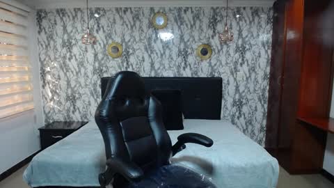 Snapshot of amell_thomson chatting on 01-16-25, 11:48 Amell Thomson online show from 01-16-25, 11:48