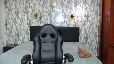 Snapshot of amell_thomson chatting on 10-11-25, 11:20 Amell Thomson online show from 10-11-25, 11:20