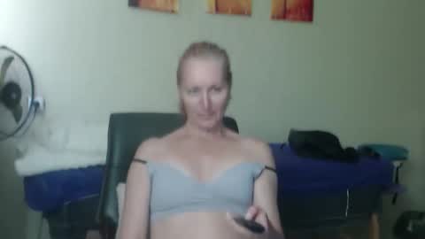 amelly777 online show from 04-17-26, 01:03