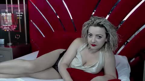 Amelya online show from 10-20-25, 04:13