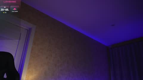 Snapshot of amelyxxx chatting on 12-20-24, 03:47 Amy online show from 12-20-24, 03:47